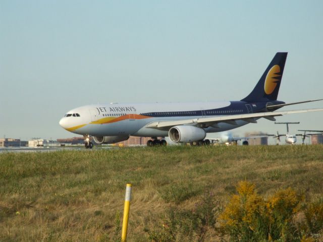 Airbus A330-200 (VT-JWE)