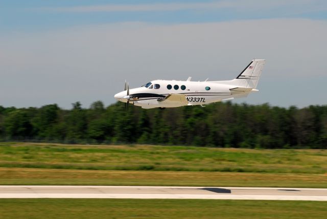 Beechcraft King Air 90 (N333TL)