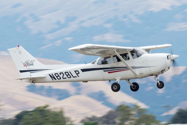 Cessna Skyhawk (N828LP)