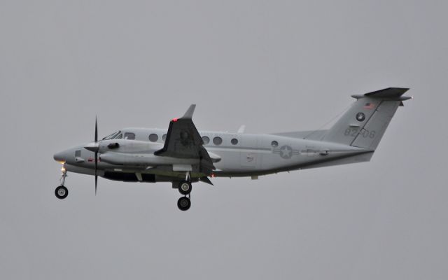16-8206 — - usmc uc-12w 168206 about to land at shannon 16/2/16.