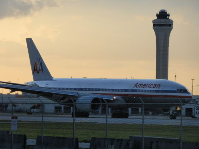 Boeing 777-200 (N782AN)