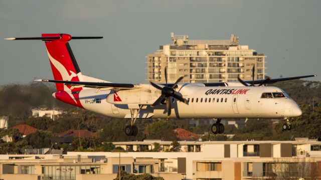 de Havilland Dash 8-400 (VH-LQG)