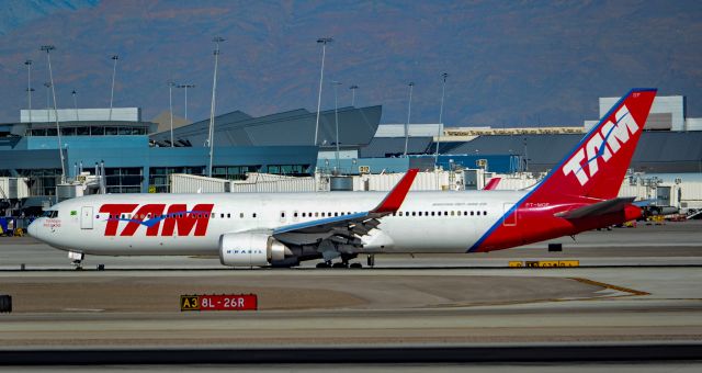 BOEING 767-300 (PT-MOF) - PT-MOF LATAM Airlines Brasil Boeing 767-316(ER) s/n 41997 "The Magic Red Carpet" - Las Vegas - McCarran International (LAS / KLAS)br /USA - Nevada,  January 11, 2019br /Photo: TDelCoro