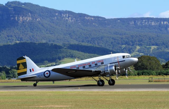 Douglas DC-3 (VH-EAG)