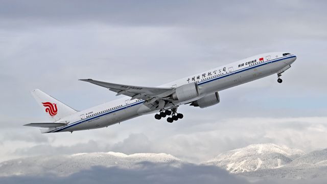 BOEING 777-300 (B-2090)