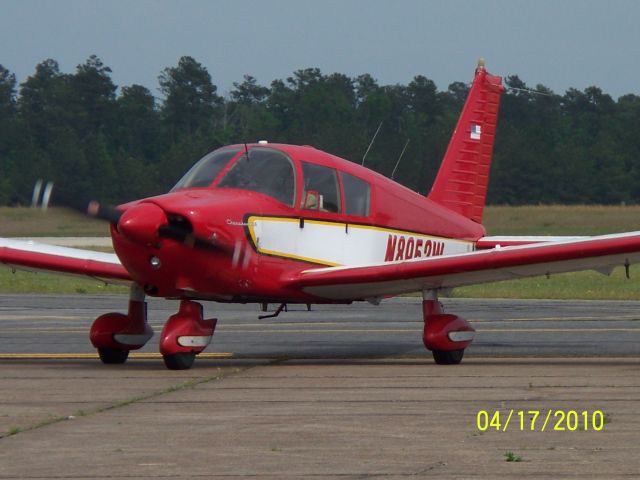 Piper Cherokee (N8952W) - Piper Cherokee about to park at Lone Star.    Sorry for the stupid date on all of these photos. . . Stupid me forgot to take it off.