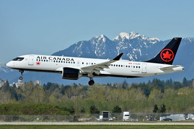 Airbus A220-300 (C-GJXV)