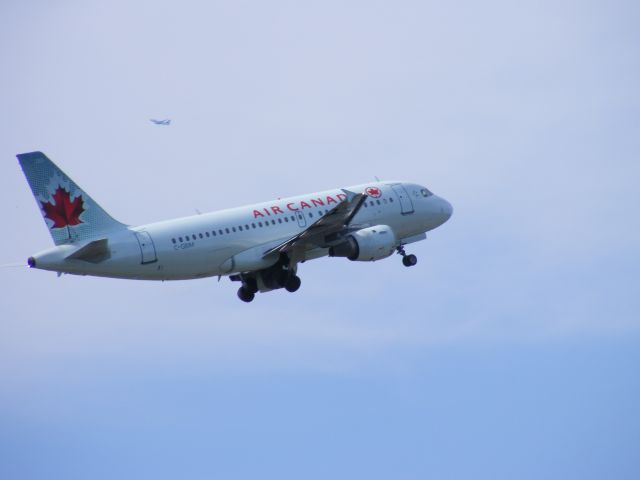 Airbus A320 (C-GBIM)