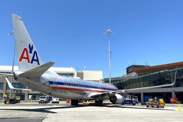 Boeing 737-800 (N921NN) - Classic