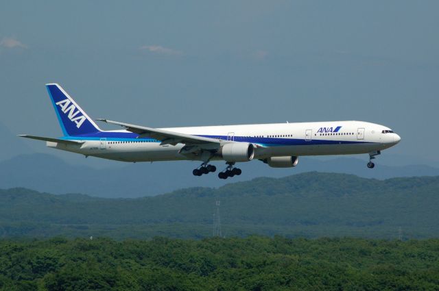 BOEING 777-300 (JA752A) - 2012-06-27