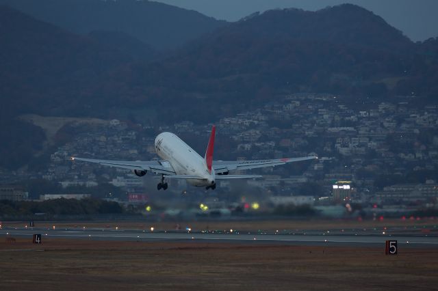 BOEING 767-300 (JA8269)