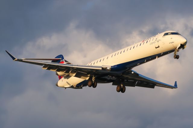 Canadair Regional Jet CRJ-900 (N306PQ)