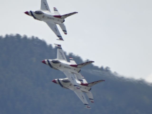 Lockheed F-16 Fighting Falcon —