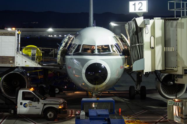 Airbus A319 (N745VJ)