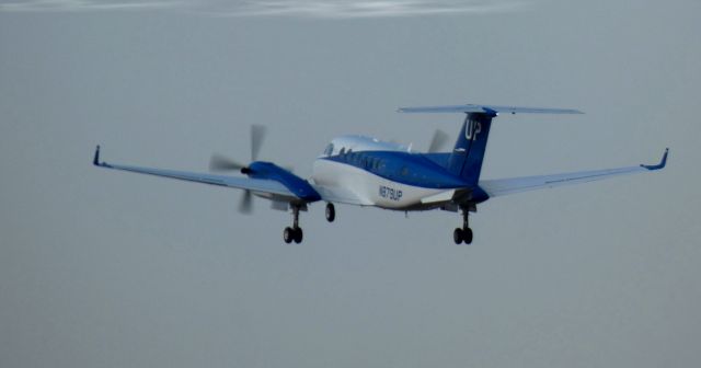 Beechcraft Super King Air 350 (N879UP) - Shortly after departure is this 2016 Beechcraft Super King Air 350 in the Winter of 2021.