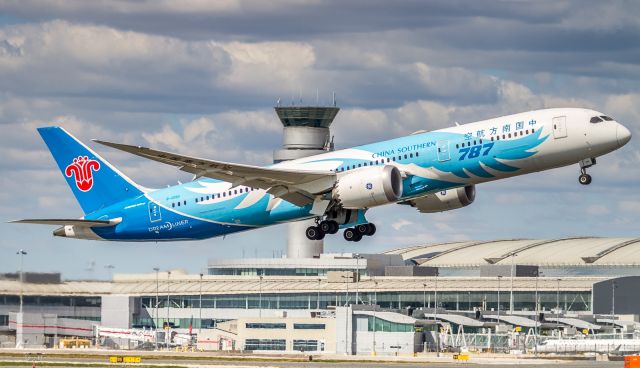 Boeing 787-9 Dreamliner (B-209D) - China Southern on another PPE run, here blasting off 06L bound for Guangzhou