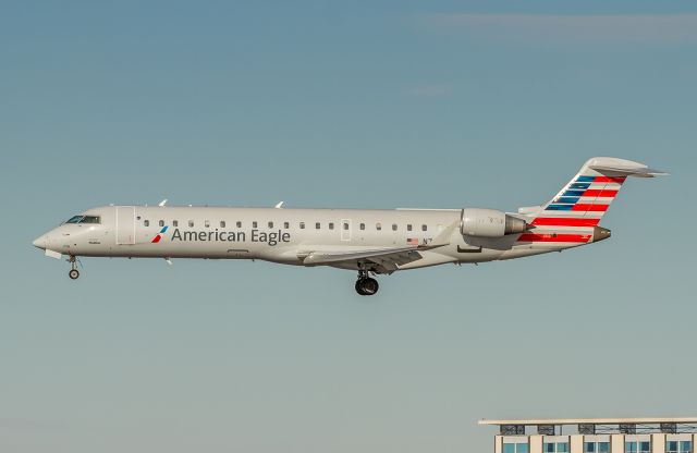 Canadair Regional Jet CRJ-700 (N719SK) - SkyWest 3136 arrives from Chicago