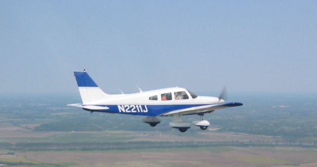 Piper Cherokee (N2211J)