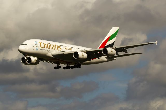 Airbus A380-800 (A6-EEV)