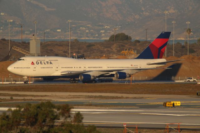 Boeing 747-400 (N671US)