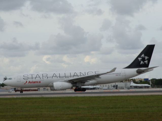 Airbus A330-200 (N279AV)