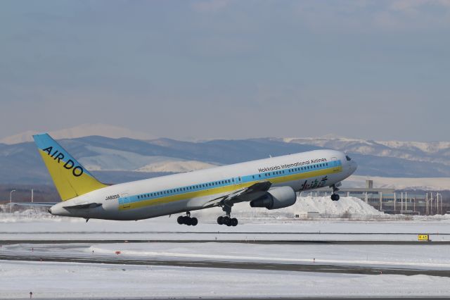 BOEING 767-300 (JA8359)