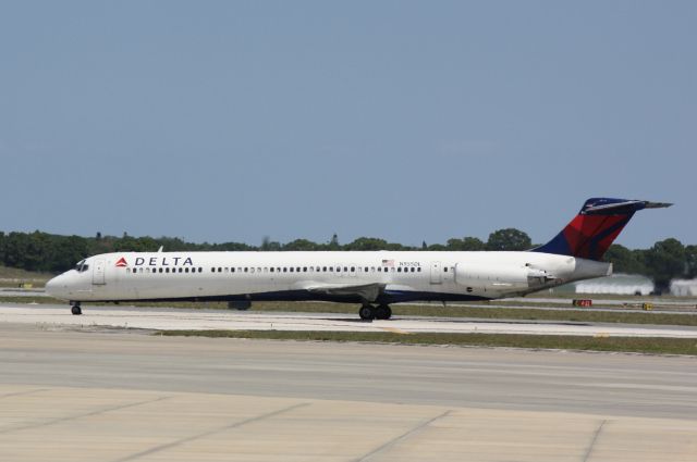 McDonnell Douglas MD-88 (N955DL) - Delta Flight 1678 (N955DL) arrives at Sarasota-Bradenton Intenational Airport following a flight from Hartsfield-Jackson Atlanta International Airport