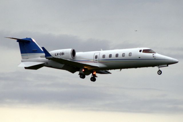 Learjet 60 (LV-CBI) - On final approach for rwy 9 on 27-Nov-17.