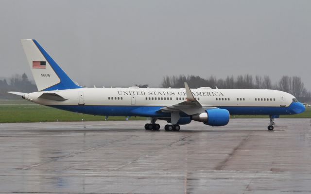 09-0016 — - usaf c-32a 09-0016 dep shannon 29/3/14.