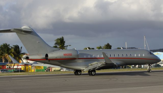 Bombardier Global Express (N812SD) - N812SD landing at TNCM