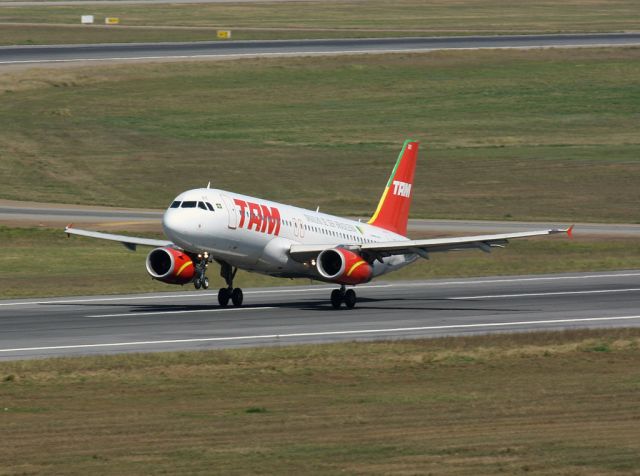 Airbus A320 (PR-MAY)