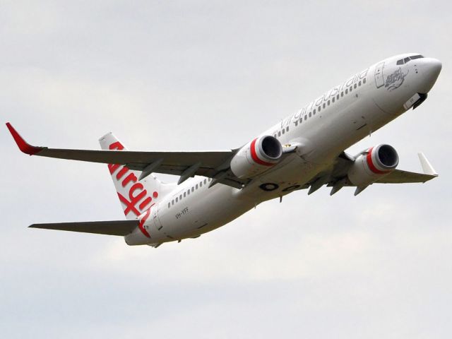 Boeing 737-800 (VH-YFF) - Getting airborne off runway 23. Friday 5th October 2012.