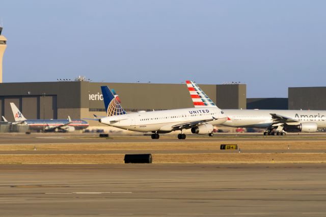 Airbus A320 (N442UA)