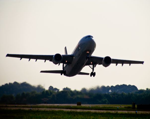 Airbus A300F4-600 (N663FE)