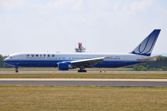 BOEING 767-300 (N652UA) - Seen at KIAD on 9/25/2010.