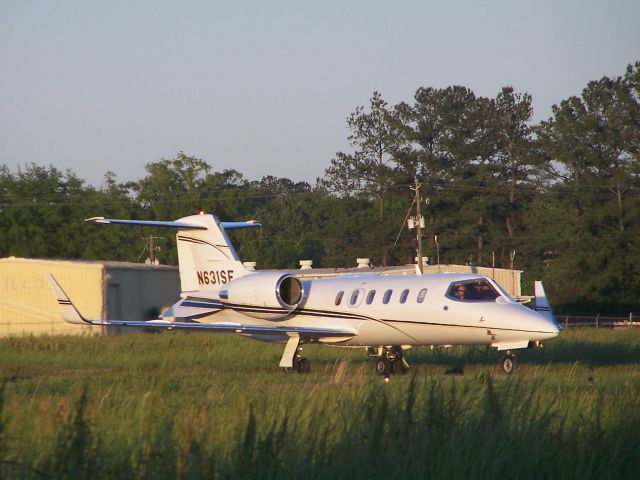 Learjet 31 (N631SF) - N631SF taxiing in Laurel from Memphis