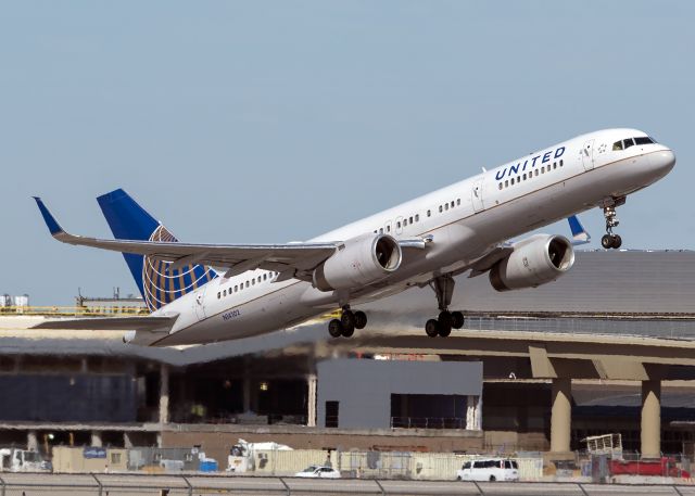 Boeing 757-200 (N14102)