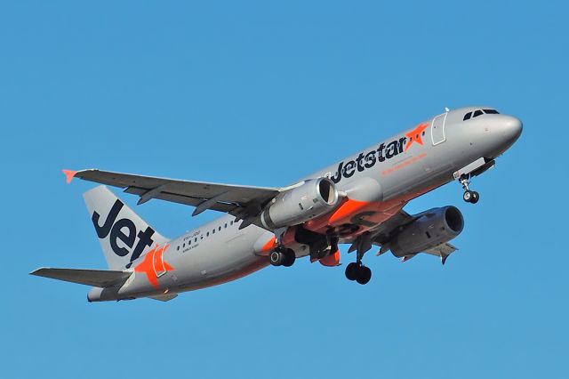 Airbus A320 (VH-JQG) - Airbus A320 Jetstar VH-JQG YPPH 200118.