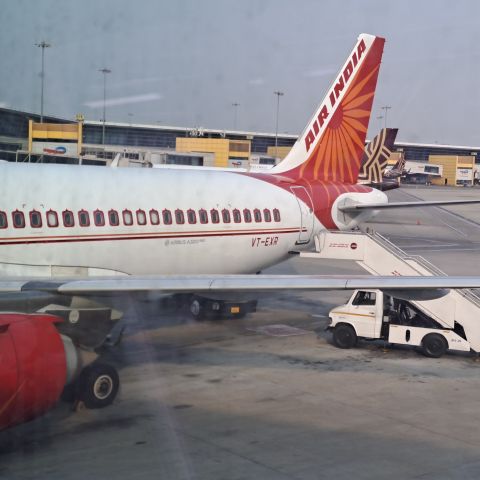 Airbus A320 (VT-EXR) - Boarding the aircraft through the aerobridge 