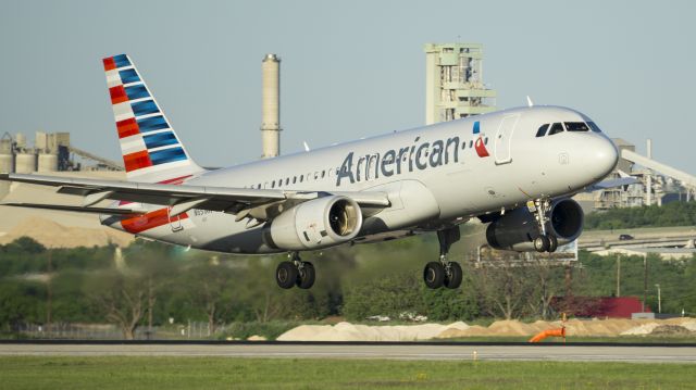 Airbus A320 (N651AW) - Landing runway 22