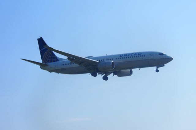 Boeing 737-700 (N12225)