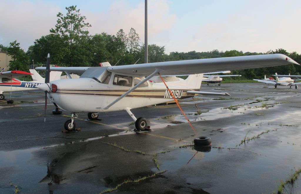 Cessna Skyhawk (N1319U)