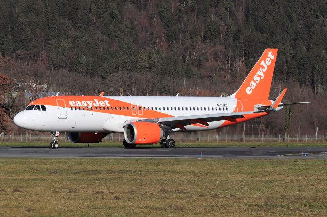 Airbus A320 (G-UJEC)