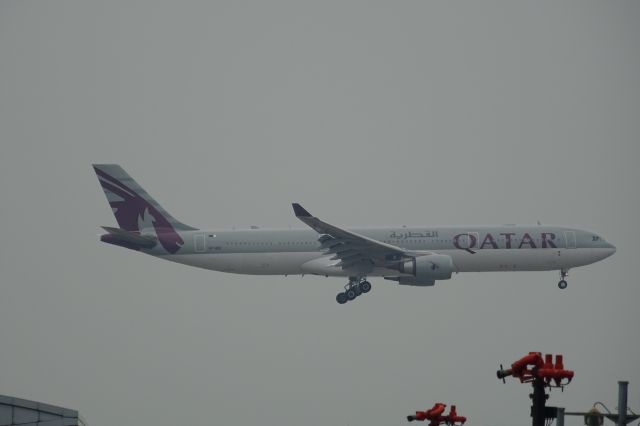 Airbus A330-300 (A7-AED)