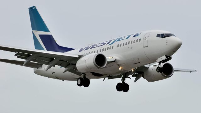 BOEING 737-600 (C-GPWS)