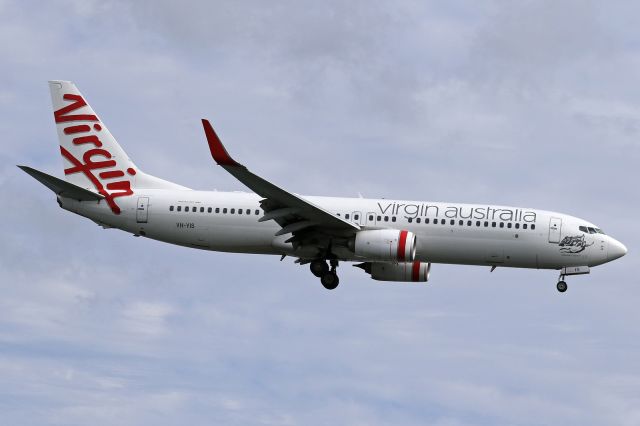 Boeing 737-800 (VH-YIS)