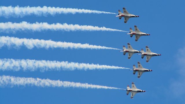 McDonnell Douglas FA-18 Hornet — - The US Air Force Thunderbirds performing at Thunder Over the Boardwalk 2018