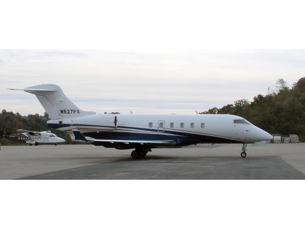 Bombardier Challenger 300 (N527FX) - Flexjet.