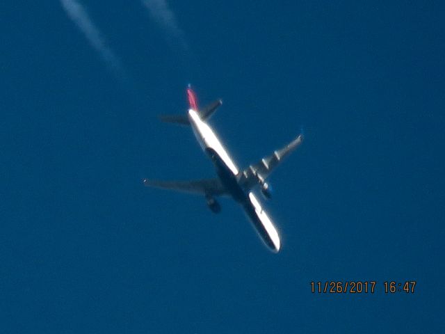 BOEING 757-300 (N592NW)