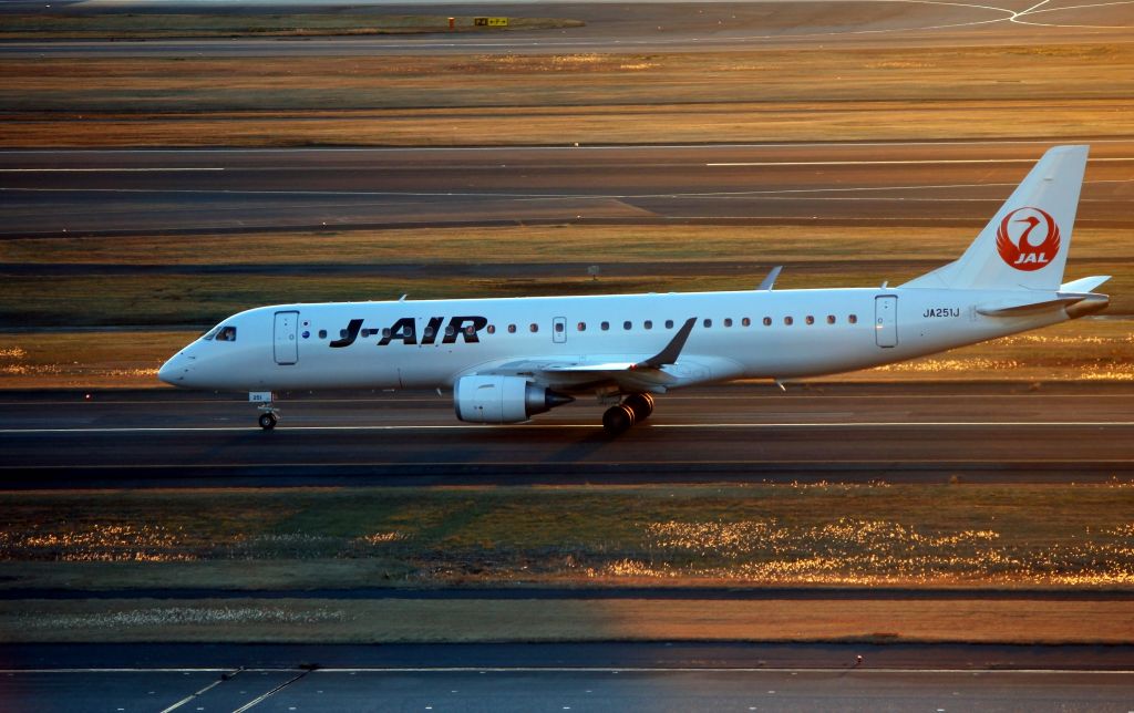 Embraer ERJ-190 (JA251J)